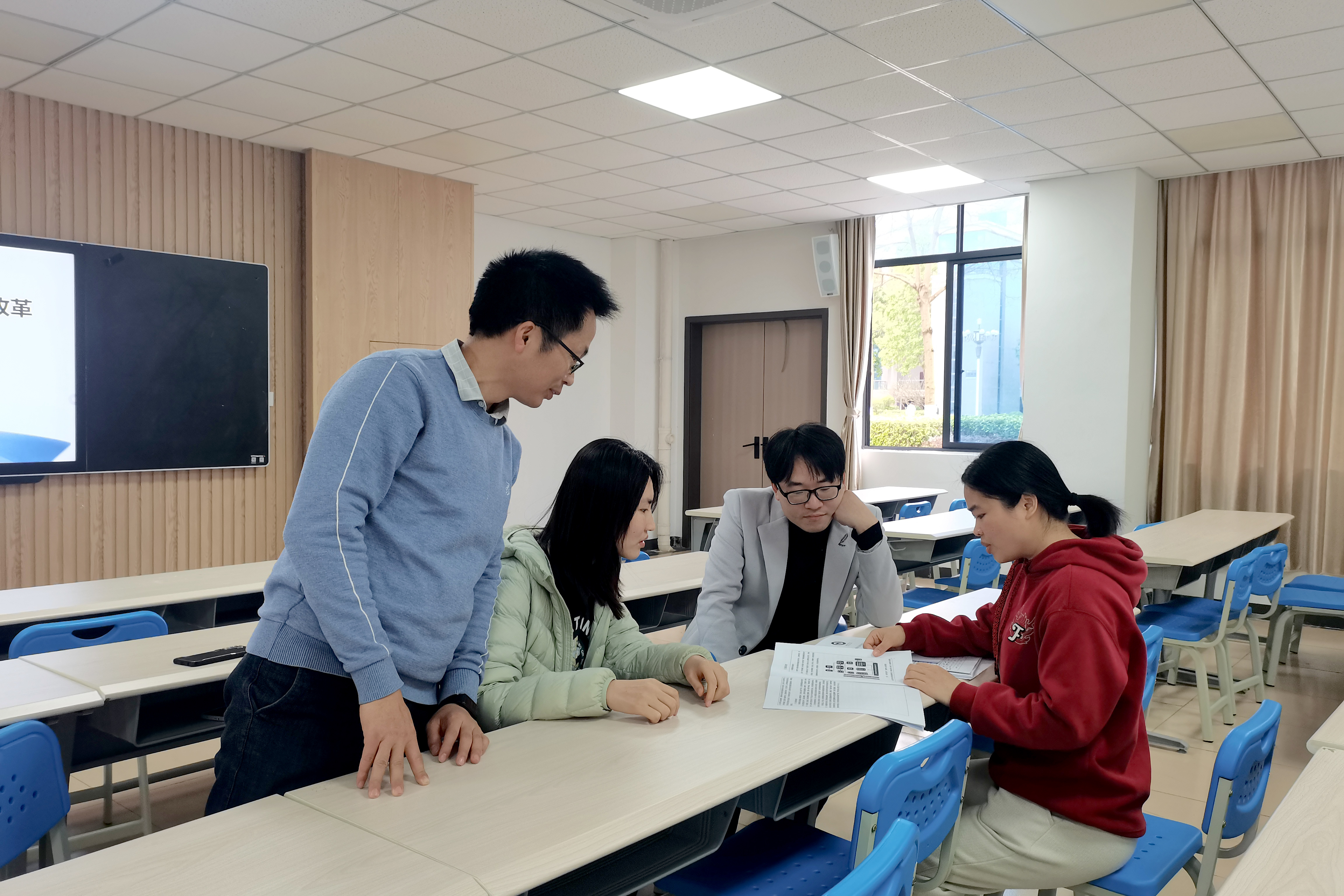 《线性代数b》课程教学团队召开课程建设与教学改革交流会